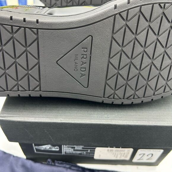 Men's Prada downtown patent leather triangle logo sneakers size 9, made in Italy - Picture 11 of 12